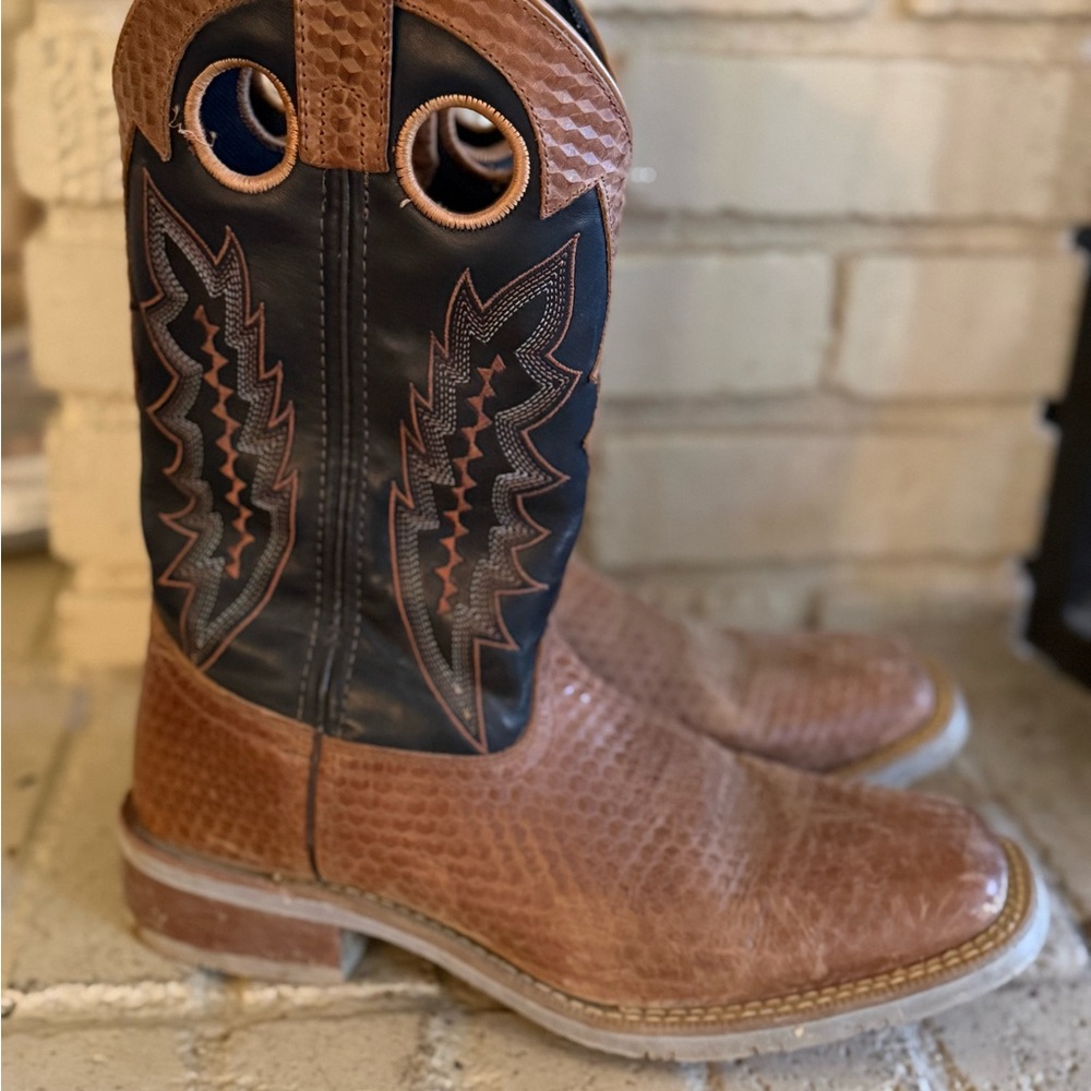 Laredo Tan and Black Western Boots - Picture 2 of 6